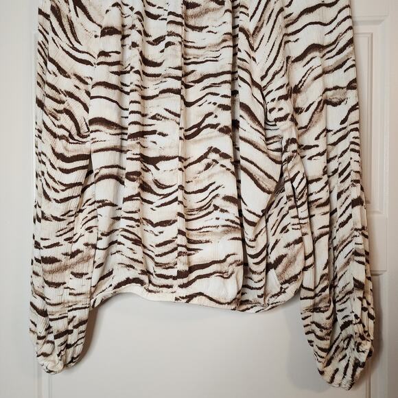 Animal Striped Print Top Womens Size Large Brown & White Blouse Unique Pattern - Picture 3 of 9
